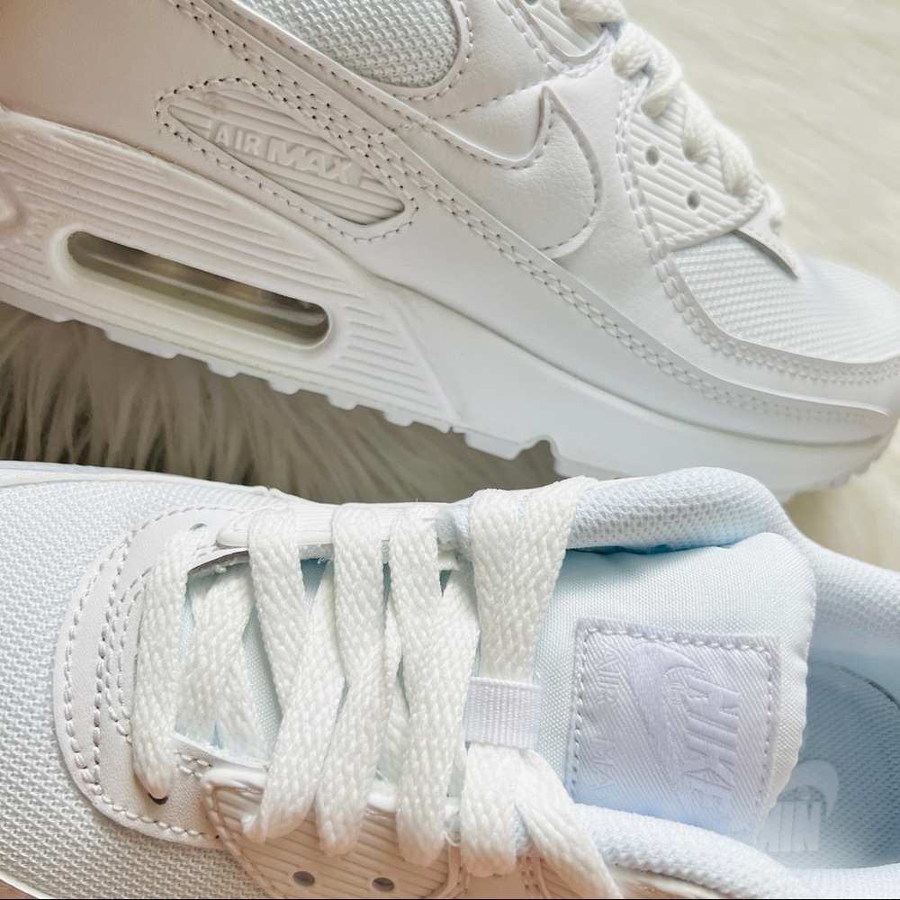 NWT Nike Air Max 90 Women’s Shoes - Picture 9 of 9